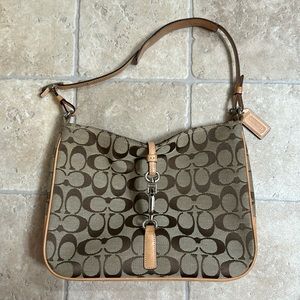 Coach• Vintage Signature Clip Hobo G2K-6091